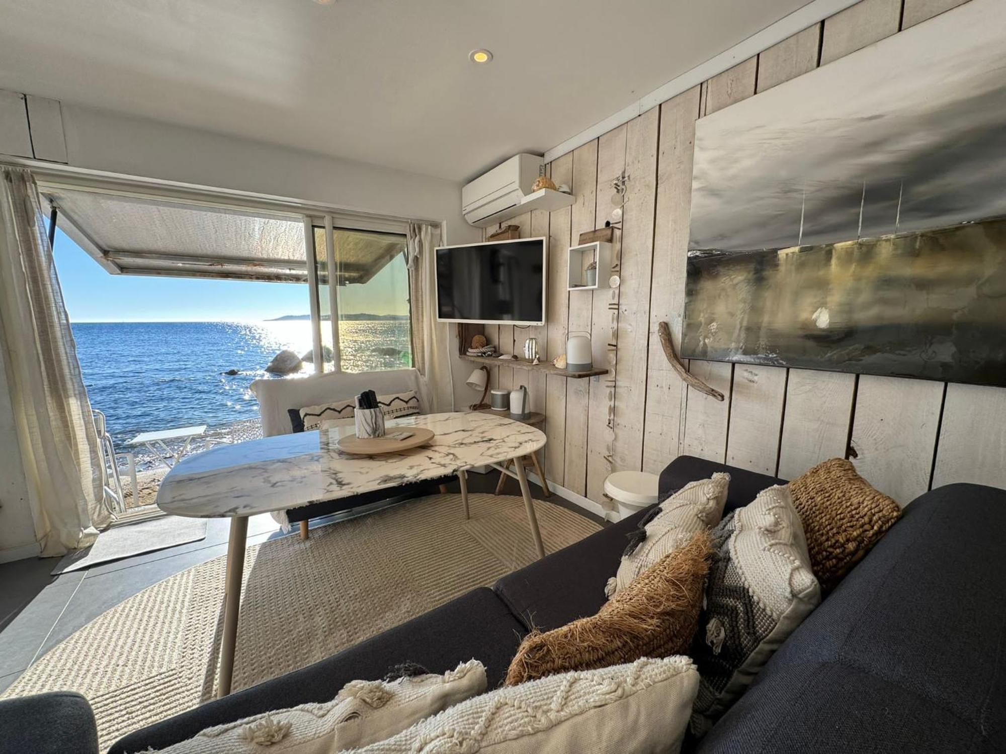 Lou Cabanou Apartment แซ็งต์-แมกซีม ภายนอก รูปภาพ