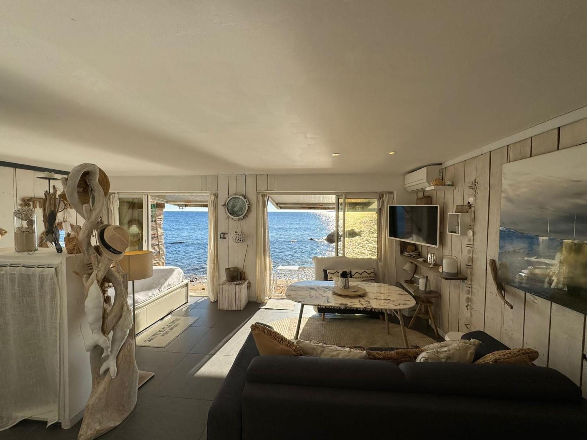 Lou Cabanou Apartment แซ็งต์-แมกซีม ภายนอก รูปภาพ