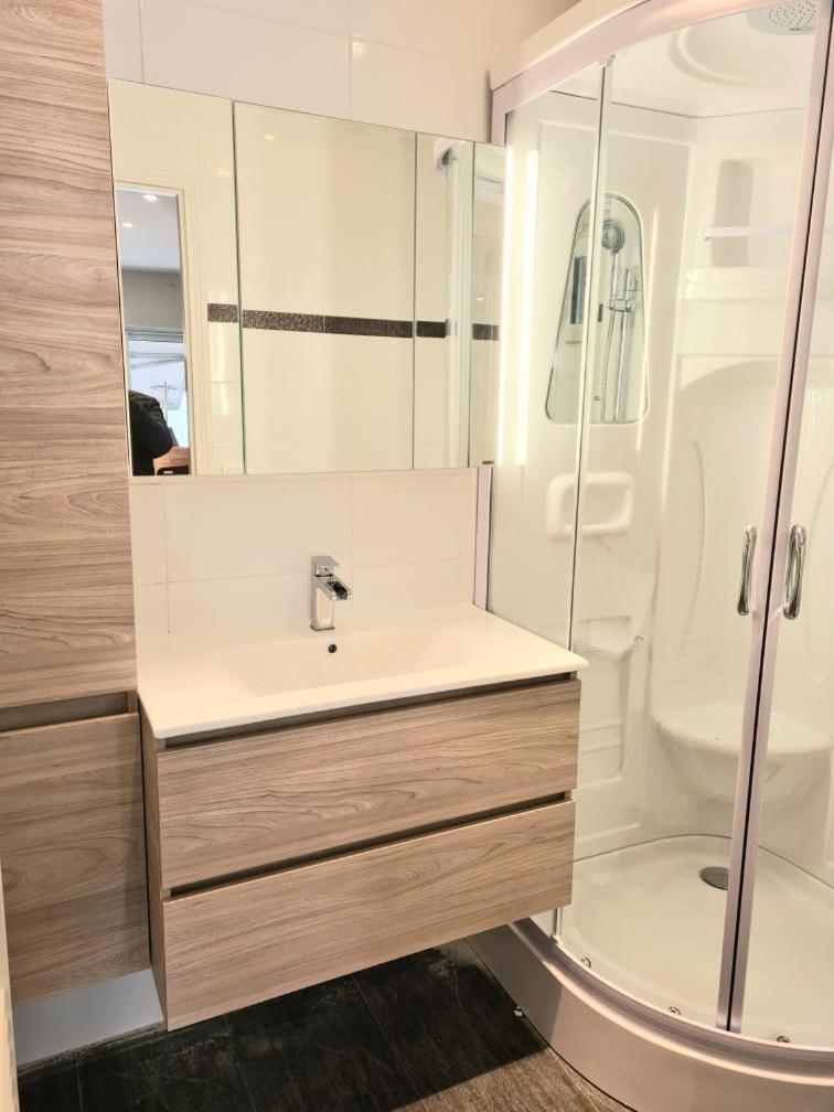 Lou Cabanou Apartment แซ็งต์-แมกซีม ภายนอก รูปภาพ