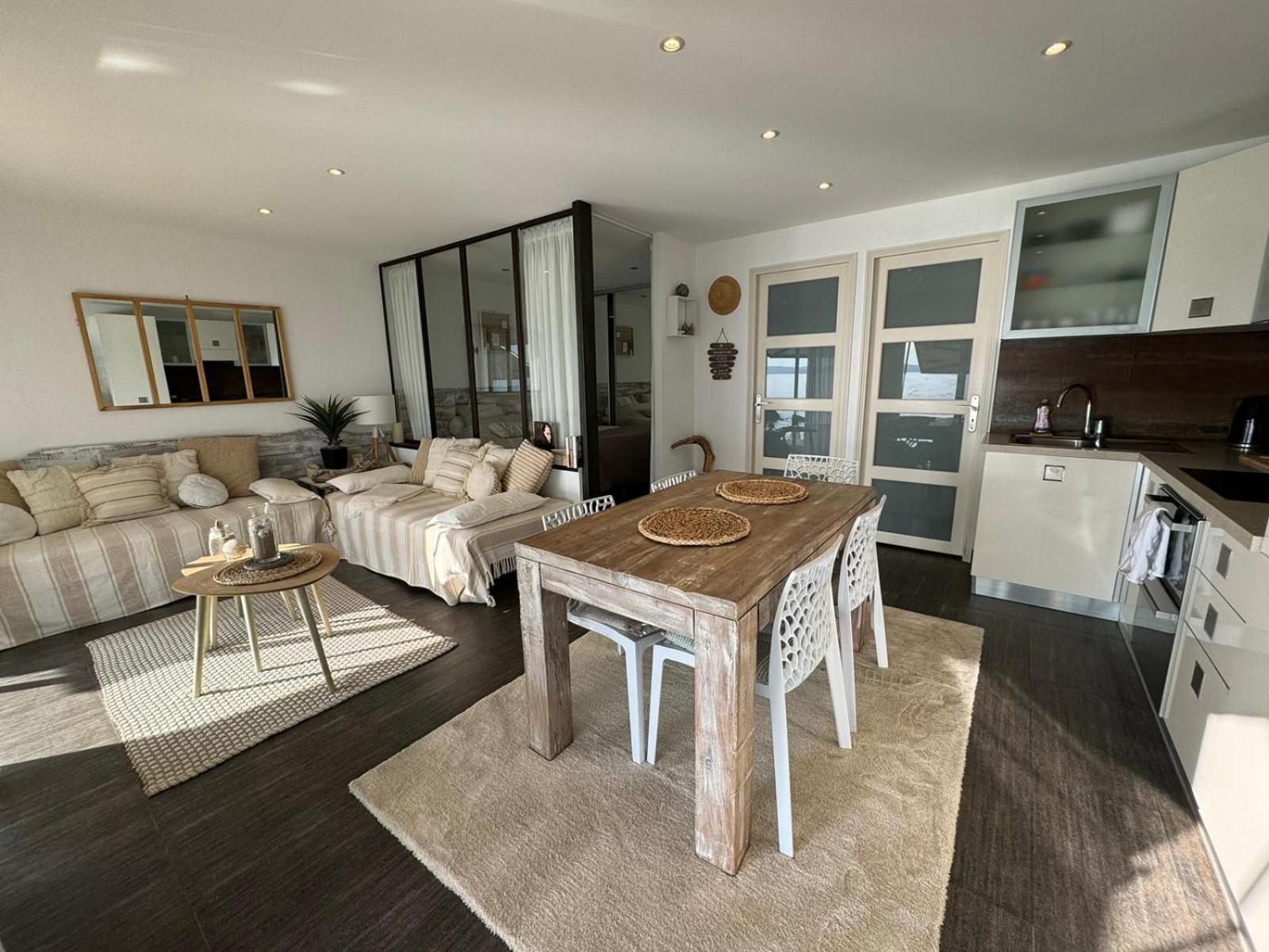 Lou Cabanou Apartment แซ็งต์-แมกซีม ภายนอก รูปภาพ