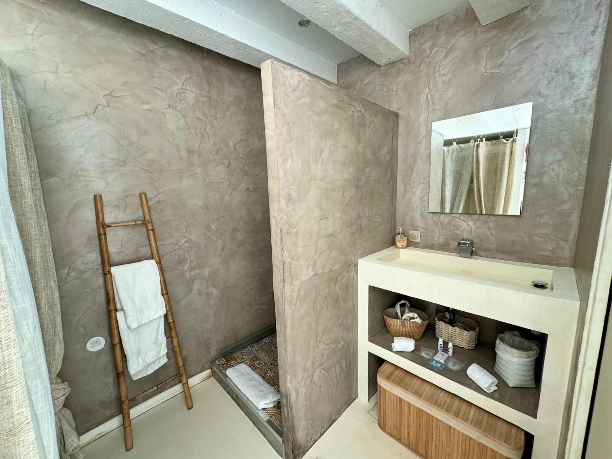 Lou Cabanou Apartment แซ็งต์-แมกซีม ภายนอก รูปภาพ